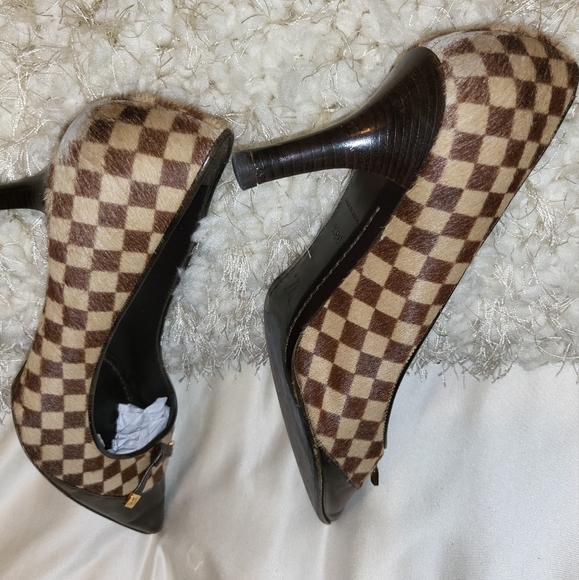 Louis Vuitton Mohair Damier Pointy-toe pumps - Picture 7 of 11